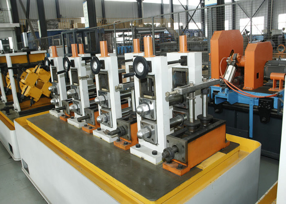 Tuyau d'acier carré de fournisseurs de la Chine faisant la machine, fabricant de machine à sous de tuyau d'acier