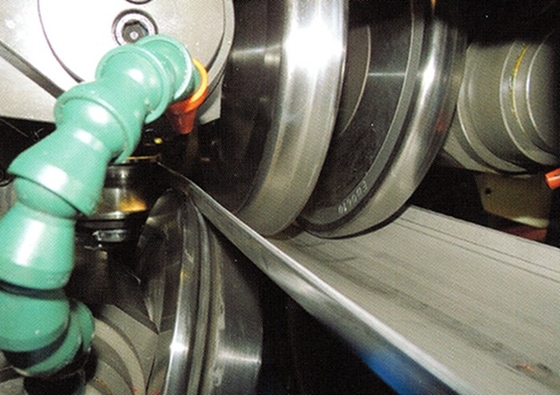 80 m/min Tuyaux de moulin de machine conception de trou électrique soudé tuyaux en acier Tuyaux automatiques