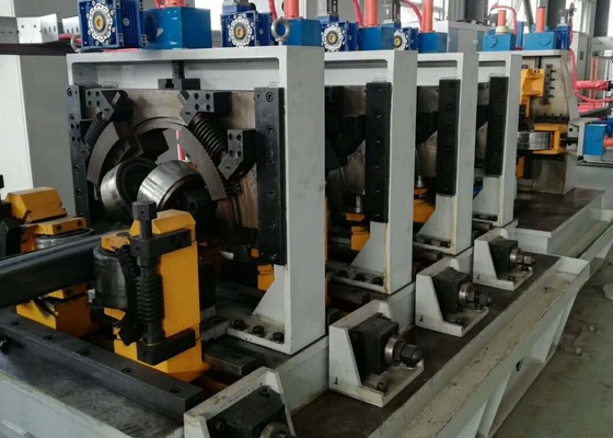 Construction d'une machine à tuyauterie automatique à couture droite 75 m/min