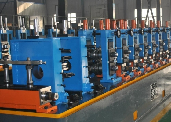 Machinerie de fabrication de haute précision tension 380v / 440v ligne de production de tuyaux en acier
