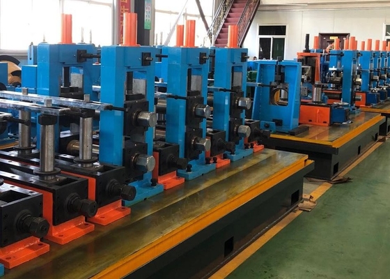 Machinerie de fabrication de haute précision tension 380v / 440v ligne de production de tuyaux en acier