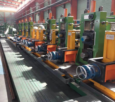 Machine de fabrication de tuyaux soudés contrôlés par PLC pour tuyaux en acier au carbone