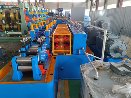 Machine de fabrication de tubes soudés en acier au carbone