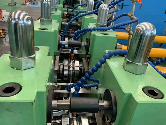 Le moulin à tuyaux soudés à haute fréquence a un diamètre de 530 mm et une vitesse de 25 m / min.
