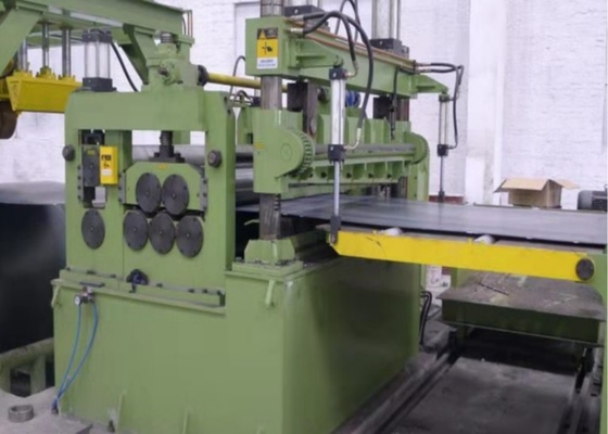 Largeur maximale 1600 mm Épaisseur maximale 4 mm Machine de découpe de ligne en acier haute performance