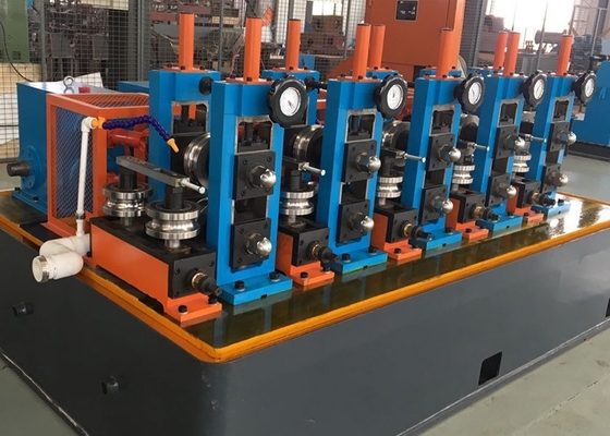 380v ligne de production de la machine de moulage de tubes Erw Machine de soudage et de moulage très efficace