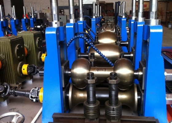 Machinerie de fabrication de haute précision tension 380v / 440v ligne de production de tuyaux en acier