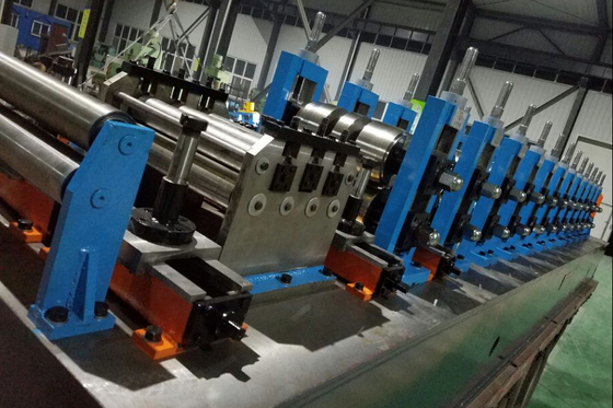 Machine de fabrication de tubes métalliques perforables en acier 80 m/min