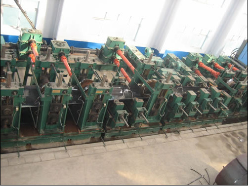 Machine de fabrication de tubes de 16' API FF Forge, ligne de production de tubes en acier avec un fonctionnement facile