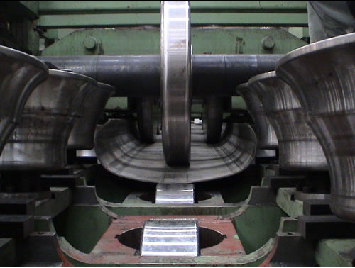 Machine de fabrication de tubes de 16' API FF Forge, ligne de production de tubes en acier avec un fonctionnement facile