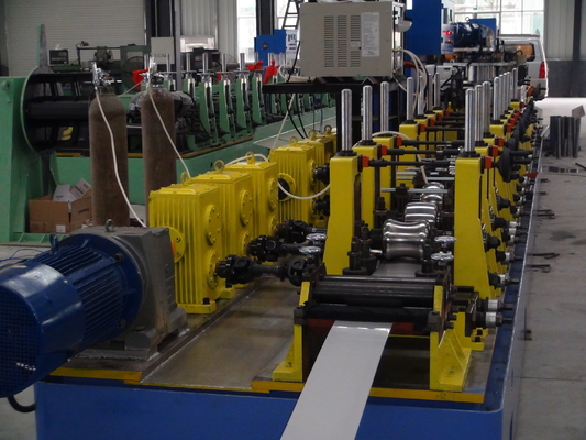 Machine de fraisage de tuyaux de haute précision, simple à utiliser avec soudage ERW