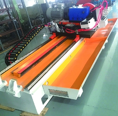 Machine de broyeur de tuyaux en acier au carbone à commande PLC à découpe à froid pour tuyaux de haute précision