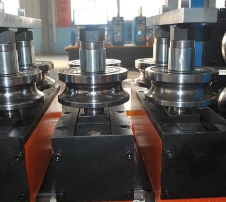 Machine de fabrication de tubes soudés automatique et cohérente Tubes carrés précis