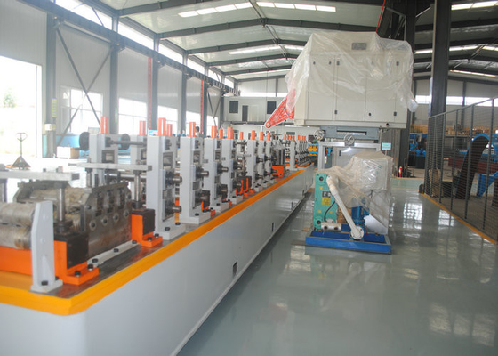 Machine de fabrication de tuyaux de haute précision ERW avec de bonnes conditions de travail