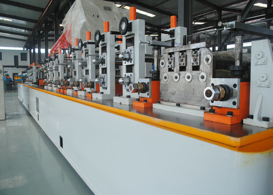 Machine de fabrication de tuyaux de haute précision ERW avec de bonnes conditions de travail