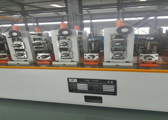 Le moulin à tubes de précision à grande vitesse est entièrement automatisé.