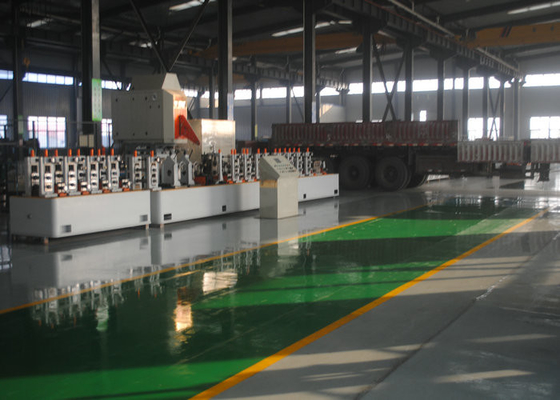 Le moulin à tubes de précision à grande vitesse est entièrement automatisé.