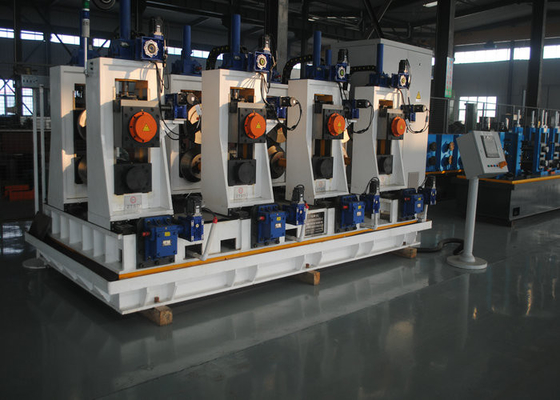 Utilisation d'une machine de formage de rouleaux de tubes carrés