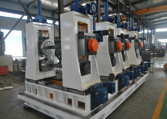Utilisation d'une machine de formage de rouleaux de tubes carrés