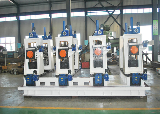 Utilisation d'une machine de formage de rouleaux de tubes carrés