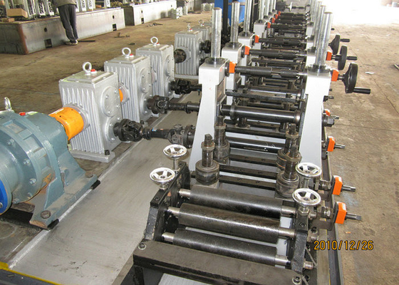 Machine de fabrication de tuyaux en acier à haute précision D2