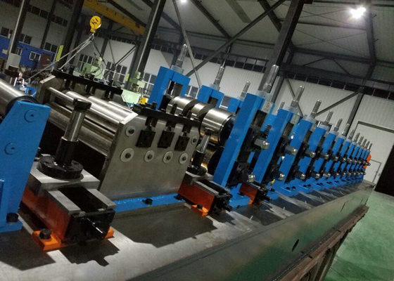 Machine de fabrication de tubes en acier certifiée ISO9001 pour la production de tubes carrés
