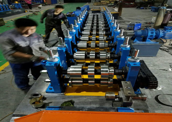 Machine de fabrication de tubes en acier certifiée ISO9001 pour la production de tubes carrés