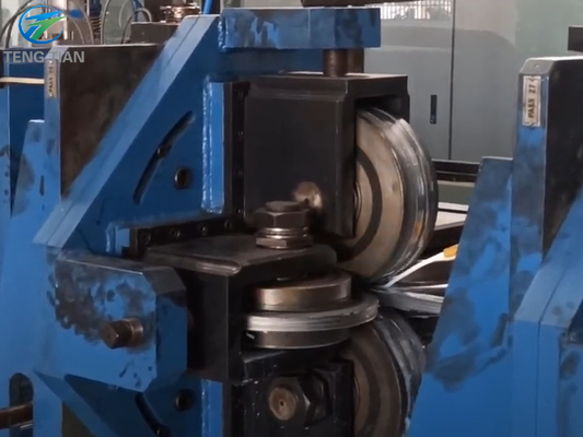 Machine de fabrication automatique de tubes en acier au carbone