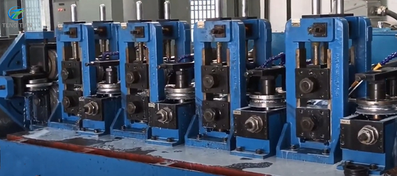 Machine de fabrication automatique de tubes en acier au carbone