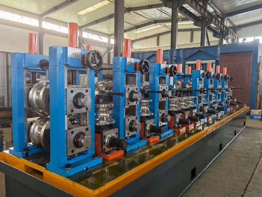 Machine de fabrication de tubes en acier au carbone pour tubes carrés ronds
