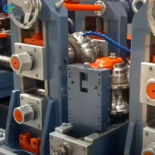Machine de fabrication de tubes en rouleaux chromés