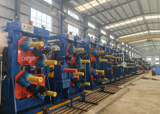 Fabrication de tuyaux ERW avec cisaillement automatique et soudeur pour tuyaux en acier au carbone
