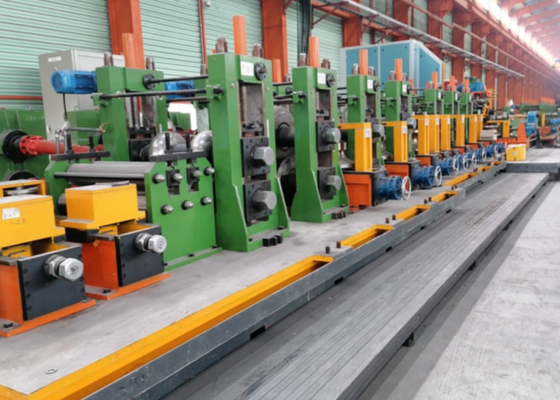 Machinerie pour la fabrication de tubes en acier au carbone