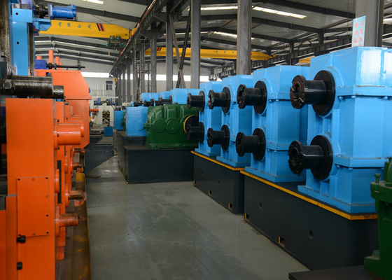 Machine de moulage de tubes avancée Machine de fabrication de tuyaux carrés / machine de formage de tuyaux en acier