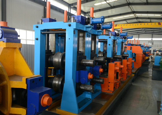 Machine de moulage de tubes avancée Machine de fabrication de tuyaux carrés / machine de formage de tuyaux en acier