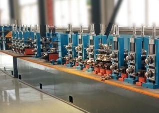 Ligne de production de tubes en acier au carbone carré 2,5 mm
