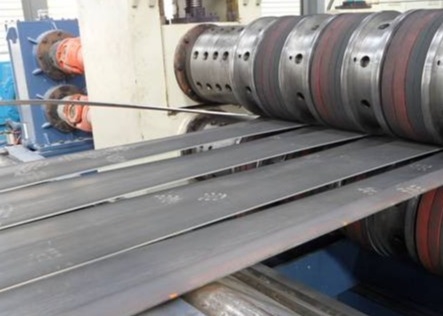 0.6mm machine à découper les plaques à bobine machine à découper les aciers à grande vitesse