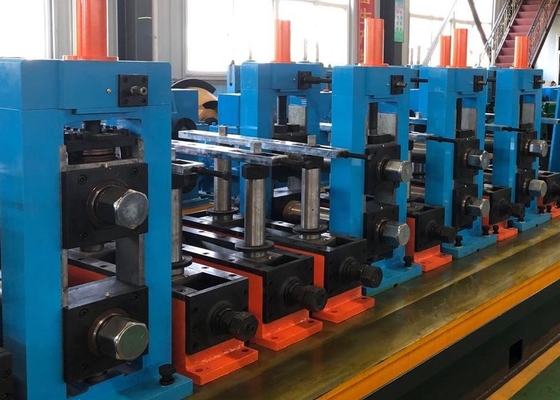 Machinerie de fabrication de haute précision tension 380v / 440v ligne de production de tuyaux en acier