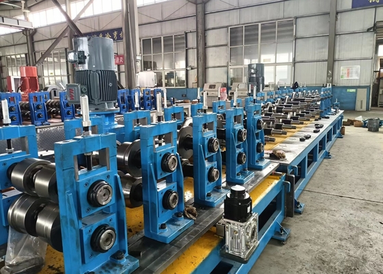 Machine de fabrication de tuyaux en acier à rouleaux galvanisés 80 m/min