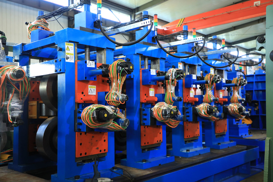 Usine de tubes soudés à haute fréquence à grande vitesse par bande d'acier