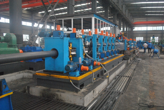 Chaîne de production complètement automatique de tuyau d'acier d'ERW forme de place de HG140 de taille ajustable