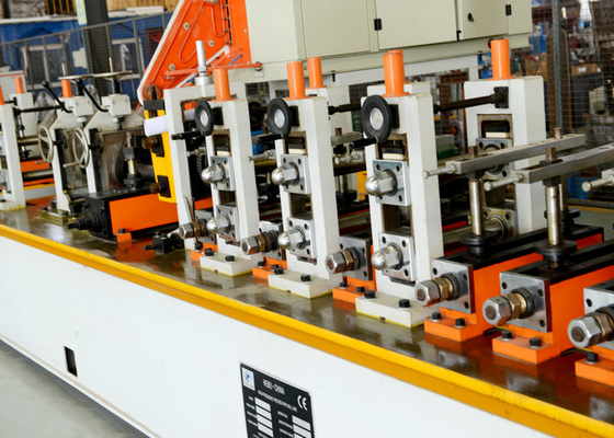 ligne de roulement de tube d'acier au carbone galvanisée par fabricant de porcelaine