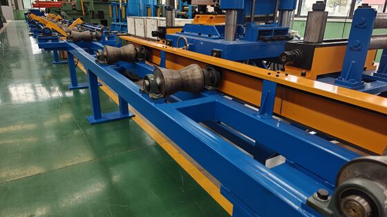 Machine de soudage automatique de tuyaux en acier au carbone à haute productivité contrôlée par PLC avec moteur et moteur