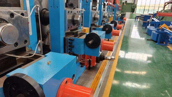 Machine de fabrication de tubes ERW avancée avec technologie de soudage à haute fréquence pour tubes en acier au carbone CE ISO pour tubes de 21 à 63 mm 50 m/min